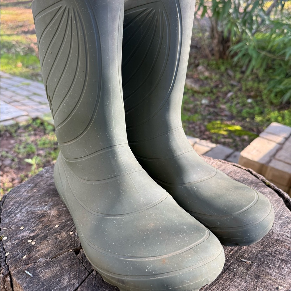Wildling BAREFOOT Rain Boots!